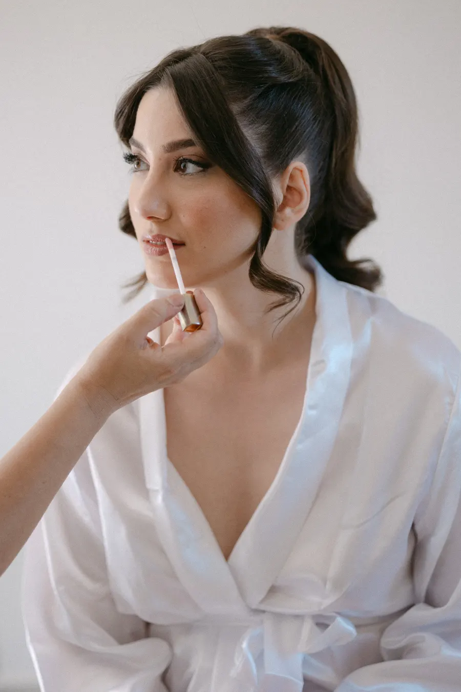Bridal makeup application, lip gloss